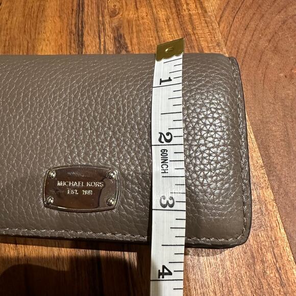 Michael Kors Taupe Wallet Jet Set Medium Travel Everyday Perfect Size ID Slot - Picture 7 of 8